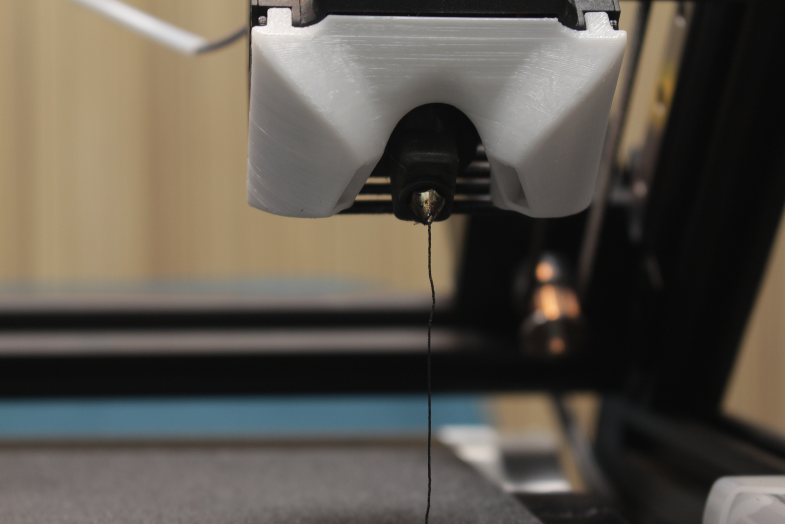 Filament außerhalb der Düse