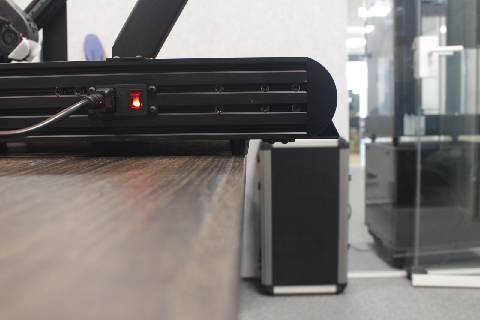 Printer aan tafelrand